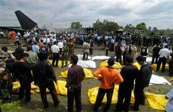 Chùm ảnh vụ cháy máy bay tại Indonesia - 8