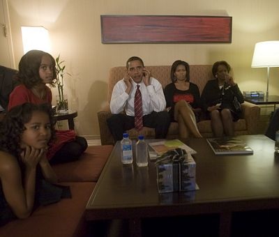 Những bức ảnh “riêng tư” của Obama trong đêm trọng đại - 4 Những bức ảnh “riêng tư” của Obama trong đêm trọng đại - 4