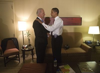 Những bức ảnh “riêng tư” của Obama trong đêm trọng đại - 8 Những bức ảnh “riêng tư” của Obama trong đêm trọng đại - 8