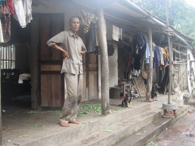 Đôi vợ chồng già và 4 người con tâm thần - 1 Đôi vợ chồng già và 4 người con tâm thần - 1