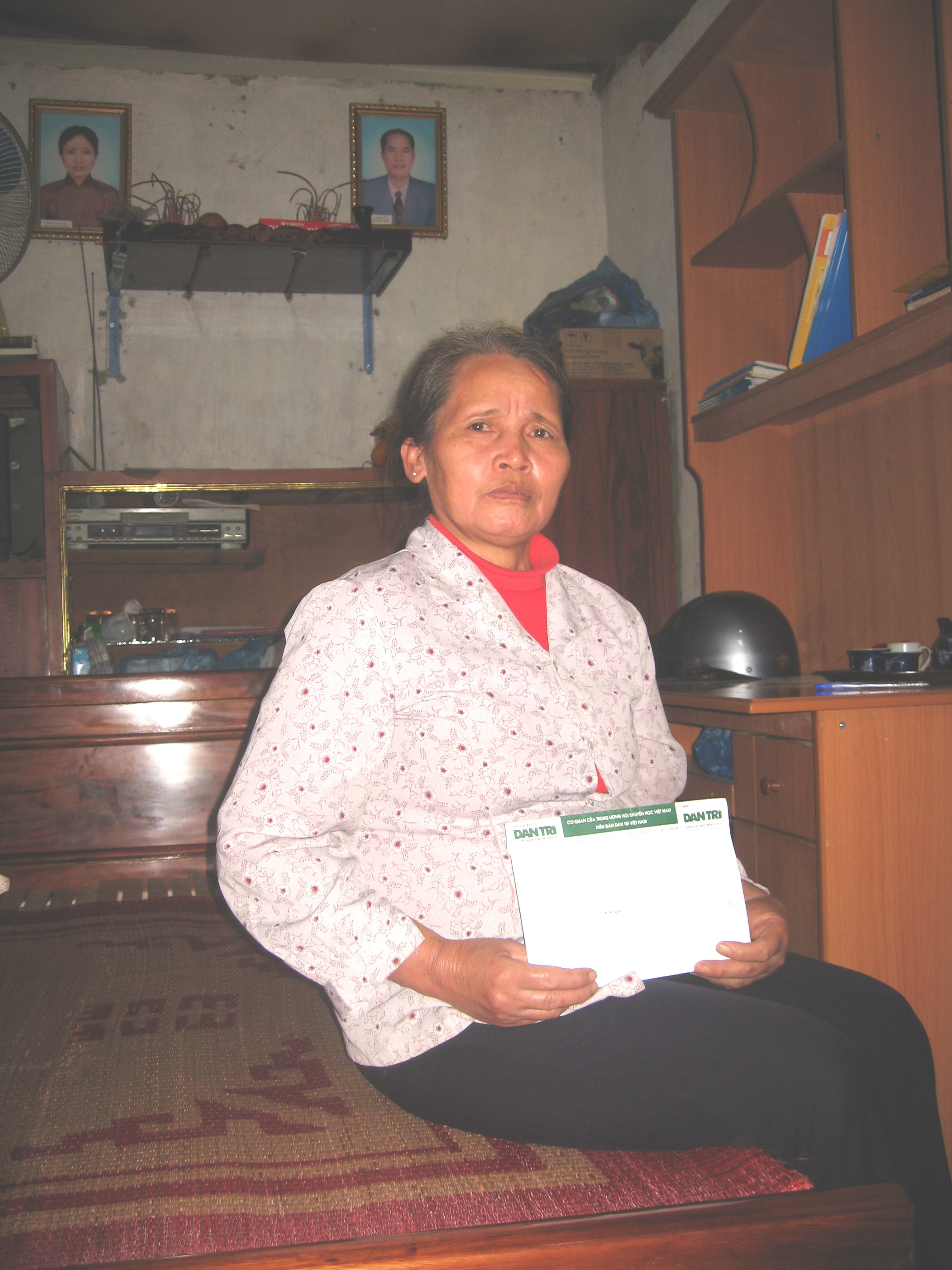 Nguyễn Văn Tiến tiếp tục nhận quà từ Quỹ Nhân ái - 3 Nguyễn Văn Tiến tiếp tục nhận quà từ Quỹ Nhân ái - 3