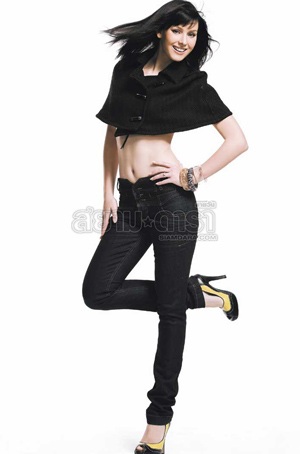 Hoa hậu hoàn vũ được công chúa Thái Lan ban nước rửa tội - 8 Hoa hậu hoàn vũ được công chúa Thái Lan ban nước rửa tội - 8