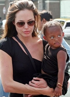 Madonna phỉ báng Brad Pitt và Angelina Jolie - 2 Madonna phỉ báng Brad Pitt và Angelina Jolie - 2