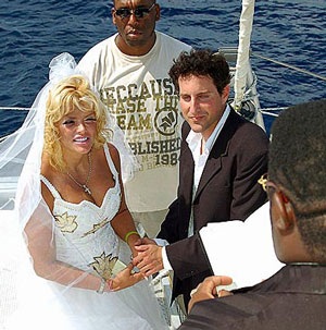 Con vừa chết, Anna Nicole Smith lấy chồng! - 1 Con vừa chết, Anna Nicole Smith lấy chồng! - 1