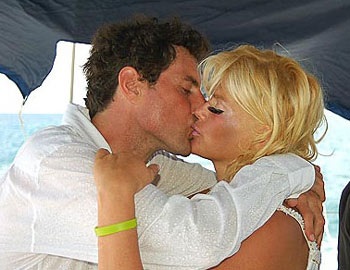 Con vừa chết, Anna Nicole Smith lấy chồng! - 3 Con vừa chết, Anna Nicole Smith lấy chồng! - 3