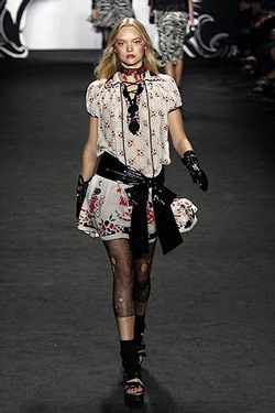 Anna Sui: Bước vào thế giới cổ tích  - 5