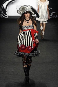 Anna Sui: Bước vào thế giới cổ tích  - 7