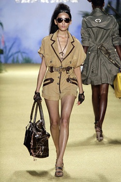 Baby Phat: Những cô gái mang phong cách sexy - 23