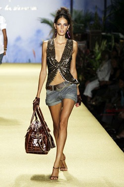 Baby Phat: Những cô gái mang phong cách sexy - 8