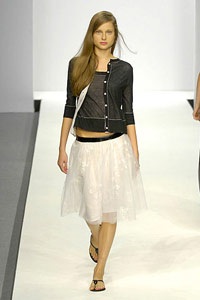 Ben de Lisi mang vẻ đẹp quyến rũ đến cho bạn - 17