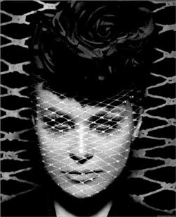 Carmen Electra gây "sốc" trên Flaunt - 6