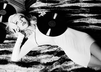 Christina Aguilera trở lại với hình ảnh bốc lửa - 4 Christina Aguilera trở lại với hình ảnh bốc lửa - 4