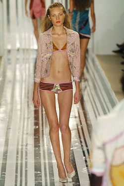 Tươi trẻ phong cách Custo Barcelona - 10