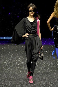 D&G: Nét phá cách gợi cảm - 20