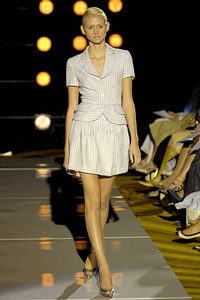 Douglas Hannant: Dịu dàng - 1