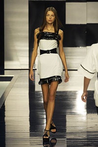 Fendi: Vẻ đẹp thanh lịch của một thiếu nữ - 12