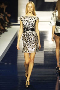 Fendi: Vẻ đẹp thanh lịch của một thiếu nữ - 2