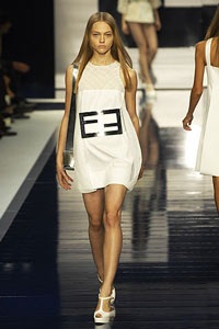 Fendi: Vẻ đẹp thanh lịch của một thiếu nữ - 8