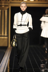 Hãy để trang phục "nói" lên điều bạn muốn! - 16