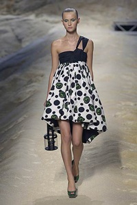 Kenzo: Kimono mang phong cách hiện đại và gợi cảm - 12 Kenzo: Kimono mang phong cách hiện đại và gợi cảm - 12