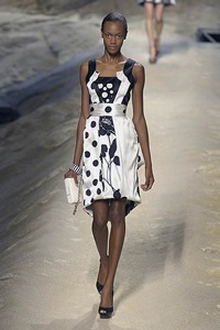 Kenzo: Kimono mang phong cách hiện đại và gợi cảm - 13 Kenzo: Kimono mang phong cách hiện đại và gợi cảm - 13