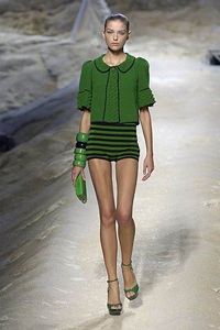 Kenzo: Kimono mang phong cách hiện đại và gợi cảm - 17 Kenzo: Kimono mang phong cách hiện đại và gợi cảm - 17