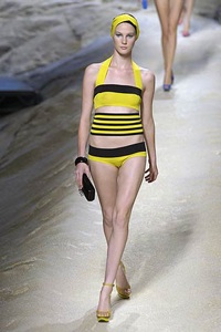 Kenzo: Kimono mang phong cách hiện đại và gợi cảm - 5 Kenzo: Kimono mang phong cách hiện đại và gợi cảm - 5