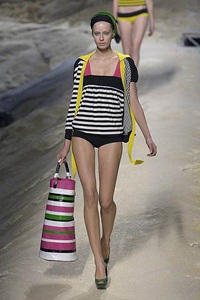 Kenzo: Kimono mang phong cách hiện đại và gợi cảm - 6 Kenzo: Kimono mang phong cách hiện đại và gợi cảm - 6