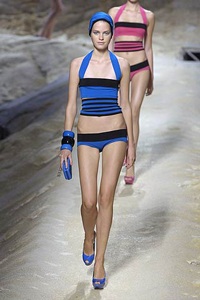 Kenzo: Kimono mang phong cách hiện đại và gợi cảm - 7 Kenzo: Kimono mang phong cách hiện đại và gợi cảm - 7