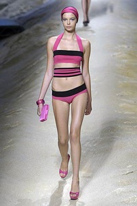 Kenzo: Kimono mang phong cách hiện đại và gợi cảm - 9 Kenzo: Kimono mang phong cách hiện đại và gợi cảm - 9