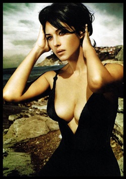 Monica Bellucci - "hở mà kín" trên ấn phẩm GQ  - 4