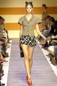 Moschino Cheap & Chic: Quyến rũ tuổi 20 - 21