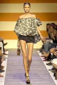 Moschino Cheap & Chic: Quyến rũ tuổi 20 - 22