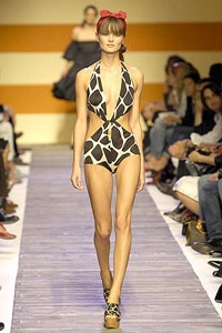 Moschino Cheap & Chic: Quyến rũ tuổi 20 - 23