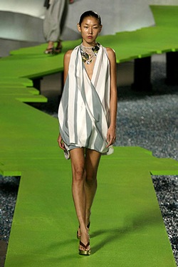 Marc Jacobs: Sự "biến hoá" của trang phục - 13