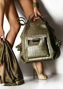 “Chân dài” và diễn viên “câu khách” cho Versace - 10 “Chân dài” và diễn viên “câu khách” cho Versace - 10