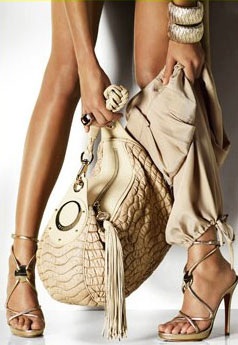 “Chân dài” và diễn viên “câu khách” cho Versace - 2 “Chân dài” và diễn viên “câu khách” cho Versace - 2