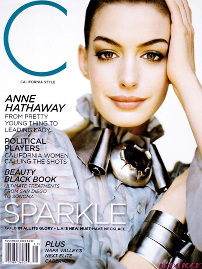 Anne Hathaway vẫn rất “đắt hàng”  - 1