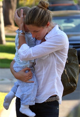 Khoảnh khắc Gisele Bundchen tập làm mẹ - 5 Khoảnh khắc Gisele Bundchen tập làm mẹ - 5