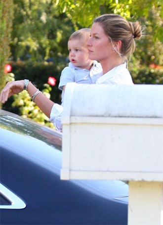 Khoảnh khắc Gisele Bundchen tập làm mẹ - 3 Khoảnh khắc Gisele Bundchen tập làm mẹ - 3