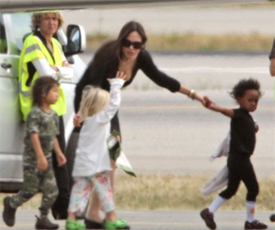 Đại gia đình Angelina Jolie lại sang Pháp - 1