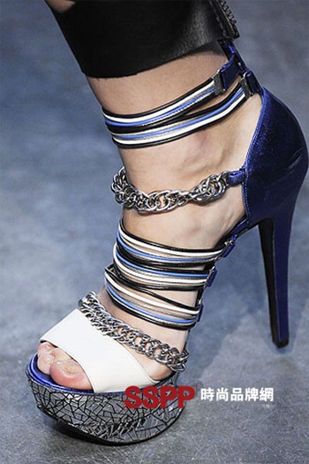 10 mẫu sandal độc đáo nhất hè 2009 - 1