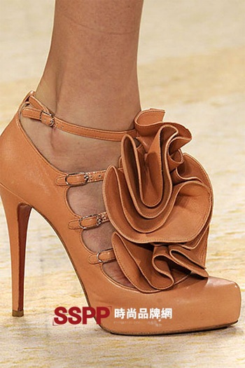 10 mẫu sandal độc đáo nhất hè 2009 - 6