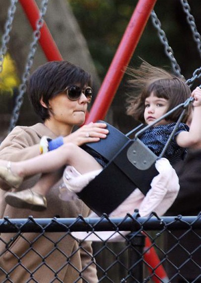 Con gái TomKat “khoe” tóc mới - 7 Con gái TomKat “khoe” tóc mới - 7