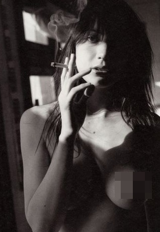 Con gái riêng của chồng Gwen Stefani chụp ảnh khỏa thân - 7 Con gái riêng của chồng Gwen Stefani chụp ảnh khỏa thân - 7