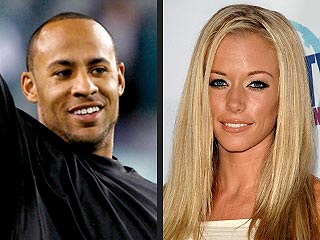 Hôn phu của Kendra coi ông trùm Playboy như cha - 1