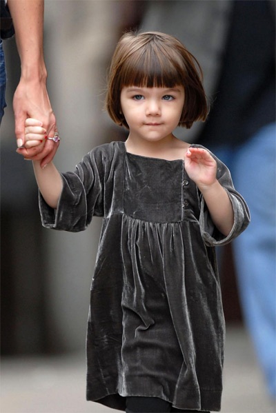Chùm ảnh bé Suri Cruise “tinh nghịch” trên đường phố - 6 Chùm ảnh bé Suri Cruise “tinh nghịch” trên đường phố - 6