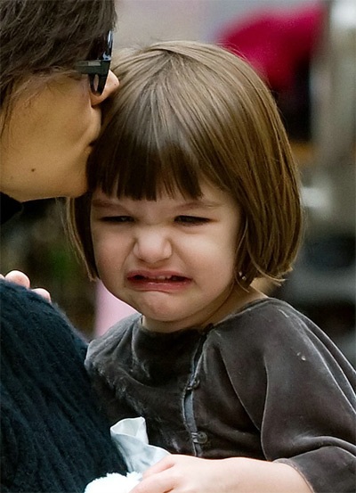 Chùm ảnh bé Suri Cruise “tinh nghịch” trên đường phố - 8 Chùm ảnh bé Suri Cruise “tinh nghịch” trên đường phố - 8
