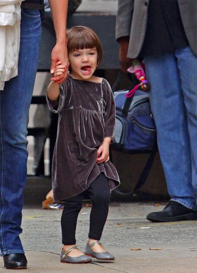 Chùm ảnh bé Suri Cruise “tinh nghịch” trên đường phố - 7 Chùm ảnh bé Suri Cruise “tinh nghịch” trên đường phố - 7