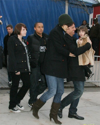 Vợ chồng TomKat - Beck gây náo loạn cả một khu phố - 2 Vợ chồng TomKat - Beck gây náo loạn cả một khu phố - 2